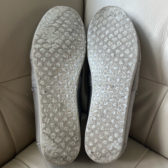 2 for $10 TOMS Ash Grey Denim Herringbone Alpargatas - Picture 6 of 6
